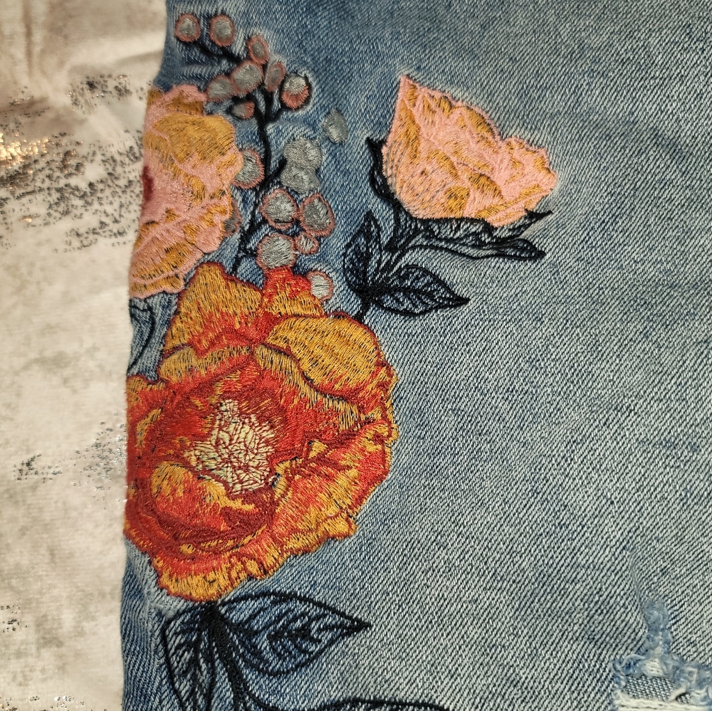 Lane Bryant Embroidered Capris - Picture 12 of 14